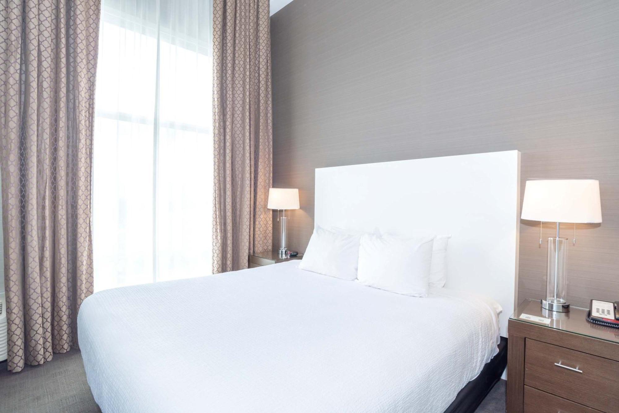 Sandman Hotel Abbotsford Airport Zewnętrze zdjęcie