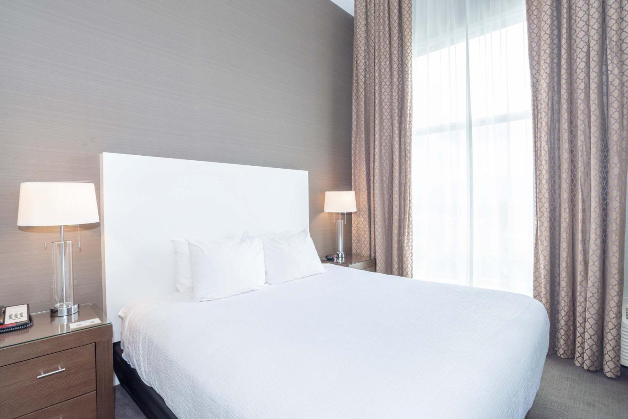 Sandman Hotel Abbotsford Airport Zewnętrze zdjęcie